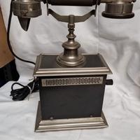 Telefono antico a manovella