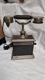Telefono antico a manovella