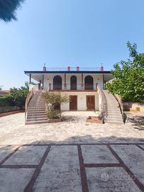 Villa con tre unità abitative Zona marinalonga
