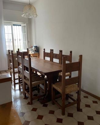 tavolo in legno massello di castagno con 8 sedie