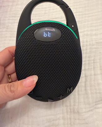Cassa Bluetooth portatile con moschettone e LED
