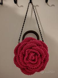 Borsa a forma di rosa (decorata a mano)