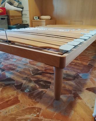Letto con rete motorizzata 