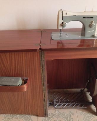 macchina da cucire Necchi