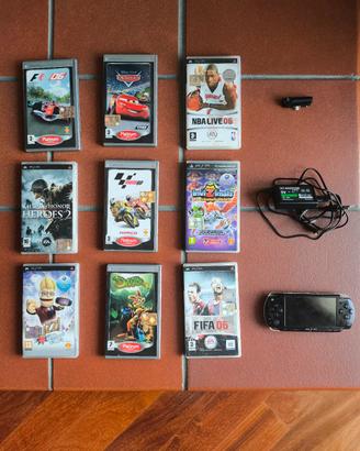 PSP 2004 + 9 GIOCHI + FOTOCAMERA INVIZIMALS