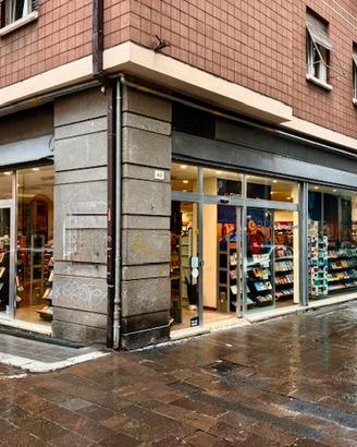 Splendido Grande Negozio al centro di Terni