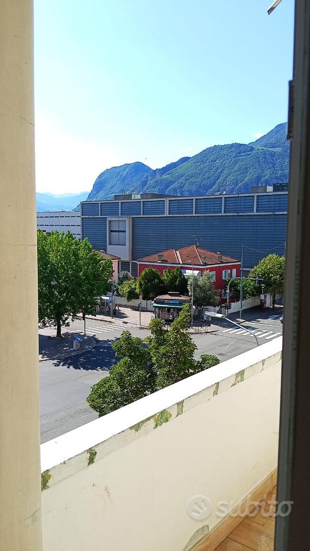 Ampio trilocale via Firenze Bolzano ristrutturato - Vista 3