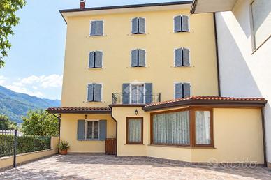 CASA SEMINDIPENDENTE A LANGHIRANO