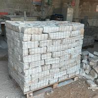 blocchi in pietra bianca per bordura aiuole 