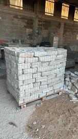 blocchi in pietra bianca per bordura aiuole 