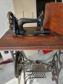 Macchina da cucire antica