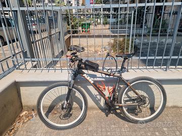 bici MTB KTM nera/arancione