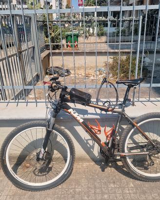 bici MTB KTM nera/arancione