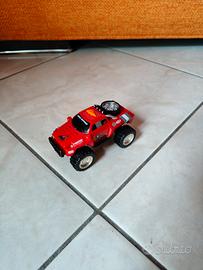 macchinina giocattolo con luci e suoni