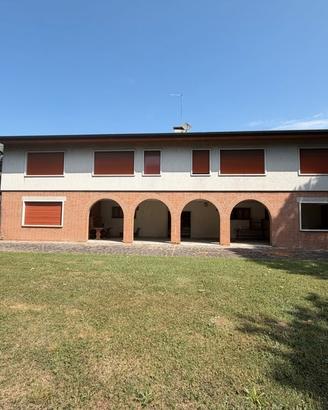 Oriago ampia villa con 5400mq di giardino
