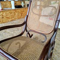 Poltrona a dondolo stile Thonet