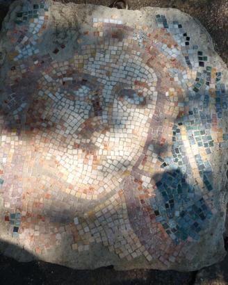 Mosaico "Viso di ragazza" cm. 70x63 - cod.10