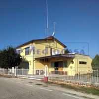 Bifamiliare con laboratorio e giardino a Buso (RO)