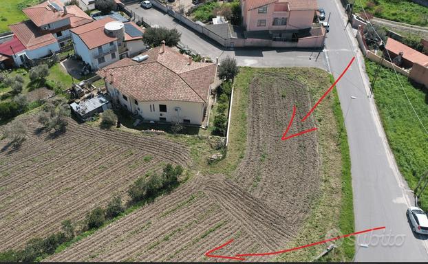 Terreno edificabile di 480mq+800 di area agricola