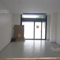 Bottega o Ufficio ad Alta Visibilità e Parcheggio