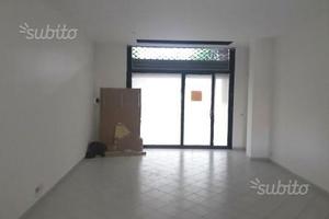 Bottega o Ufficio ad Alta Visibilità e Parcheggio