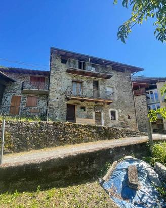 Casa indipendente di 141 m² con 4 locali a Colorin
