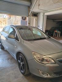 OPEL Astra - 2012