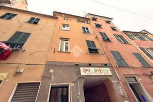 2 LOCALI A GENOVA