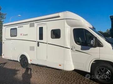 Camper semintegrale come nuovo