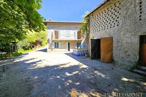Casale con terreno in Piemonte