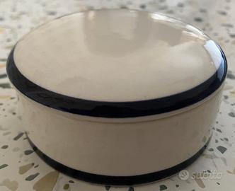 Scatola portaoggetti in ceramica bianca e blu