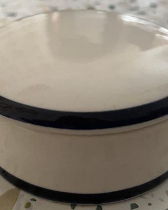 Scatola portaoggetti in ceramica bianca e blu