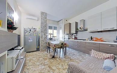 Ampio trilocale con 2 balconi e cantina