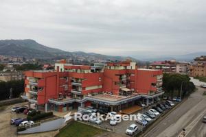 AMPIO APPARTAMENTO PANORAMICO CON GRANDI TERRAZZI