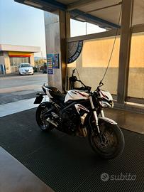 Triumph Street triple 660 s (depo A2)