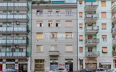 Monolocale piano alto con balcone