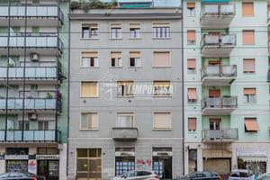 Monolocale piano alto con balcone
