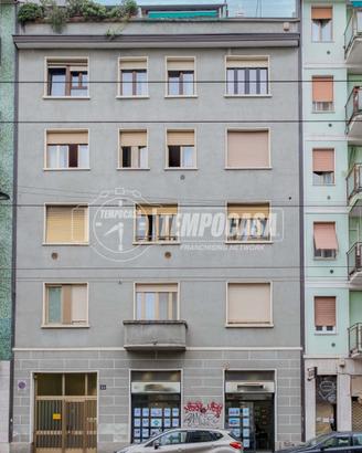 Monolocale piano alto con balcone