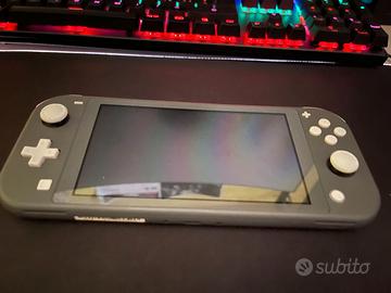 Nintendo Switch lite con base da scrivania