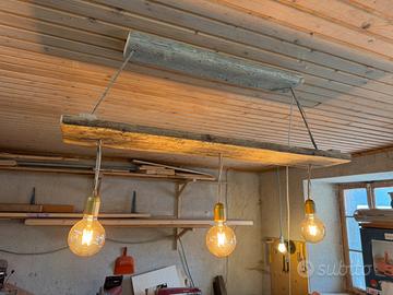Lampadario artigianale in legno vecchio