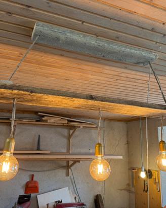 Lampadario artigianale in legno vecchio