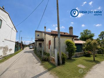 Villetta a schiera di Testa con cortile