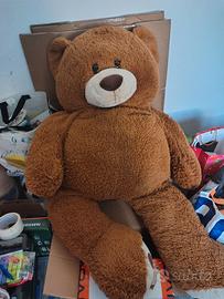 Pupazzo orso gigante