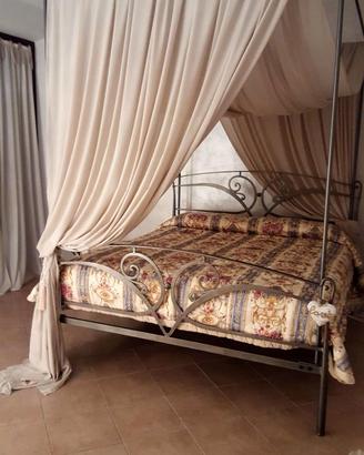 Letto a Baldacchino in ferro battuto
