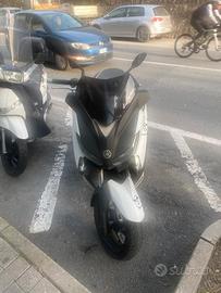 scooter 125 X max 2016 3200€ 
