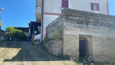 Casa indipendente ampia con orti
