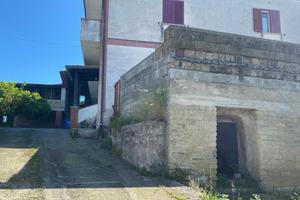 Casa indipendente ampia con orti