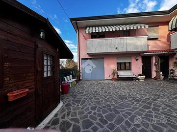 PORZIONE DI TRIFAMILIARE A STANGHELLA