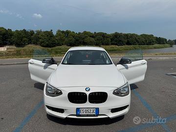 BMW 116d Joy Ride - CarPlay, Retrocamera, Fari LED