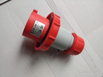 Spina Industriale CEE 32A 3P+T IP67